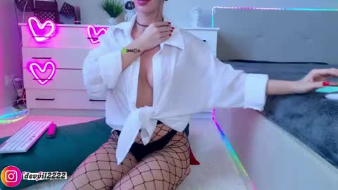 Devill2222 online show from May 17, 2026, 8:12 am