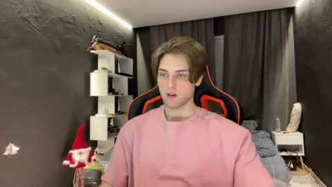 devilnut1 online show from November 29, 2025, 7:44 am