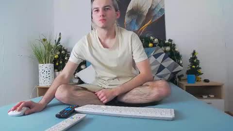 devin_ho online show from December 8, 2024, 1:25 pm