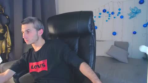 devin_ho online show from December 16, 2024, 5:06 am