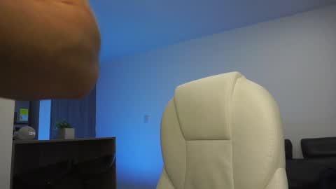 Snapshot of devin_hunter chatting on December 6, 2024, 3:41 am Devin Hunter online show from December 6, 2024, 3:41 am