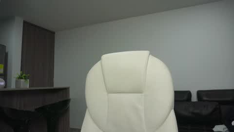 Snapshot of devin_hunter chatting on December 12, 2024, 3:21 am Devin Hunter online show from December 12, 2024, 3:21 am