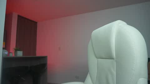 Snapshot of devin_hunter chatting on December 15, 2024, 12:51 am Devin Hunter online show from December 15, 2024, 12:51 am