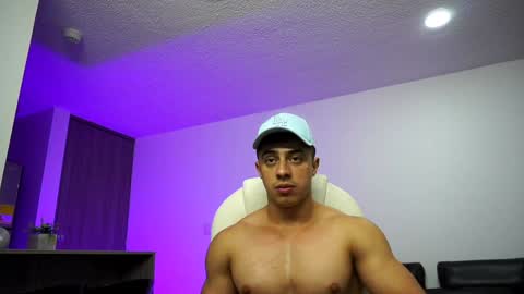 Snapshot of devin_hunter chatting on January 6, 2025, 10:05 pm Devin Hunter online show from January 6, 2025, 10:05 pm