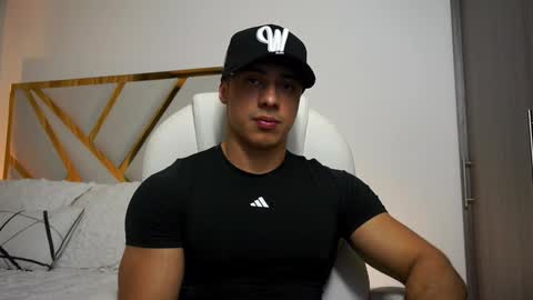 Snapshot of devin_hunter chatting on February 4, 2025, 3:33 am Devin Hunter online show from February 4, 2025, 3:33 am