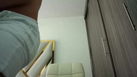 Snapshot of devin_hunter chatting on October 1, 2025, 3:29 pm Devin Hunter online show from October 1, 2025, 3:29 pm
