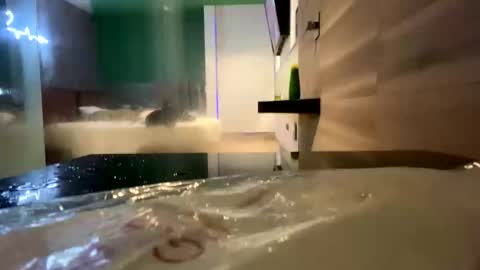 nicolas online show from January 17, 2026, 12:10 pm