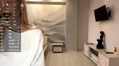 dewdropdoll online show from May 15, 2026, 12:34 pm