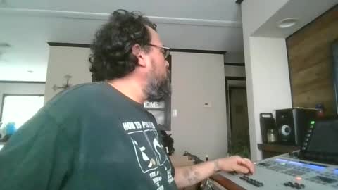 Snapshot of dexterbanana chatting on June 21, 2026, 9:28 pm Mike Sounde online show from June 21, 2026, 9:28 pm