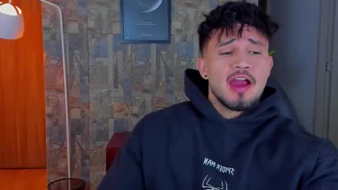 JULIAN online show from November 8, 2025, 11:47 pm