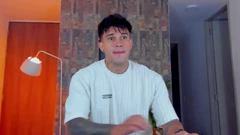 JULIAN online show from November 13, 2025, 10:41 pm