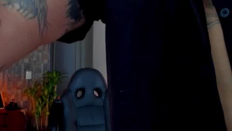 JULIAN online show from November 30, 2025, 10:14 pm