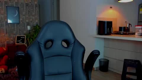 JULIAN online show from December 14, 2025, 11:53 pm