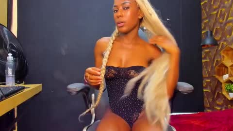 Snapshot of deyy_madisson chatting on December 17, 2024, 11:27 pm Madisson online show from December 17, 2024, 11:27 pm