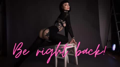 dgtlgrl online show from November 10, 2025, 12:04 pm