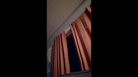 dhuiz2202 online show from February 16, 2026, 2:51 am