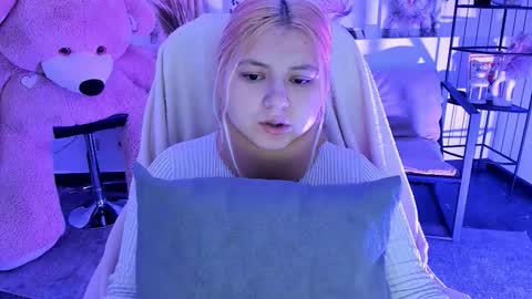 Dia online show from November 24, 2025, 7:02 pm