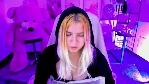 Dia online show from November 28, 2025, 12:35 am