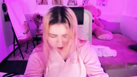 Dia online show from February 24, 2026, 7:23 pm