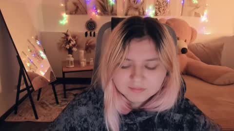 Dia online show from April 14, 2026, 8:48 pm