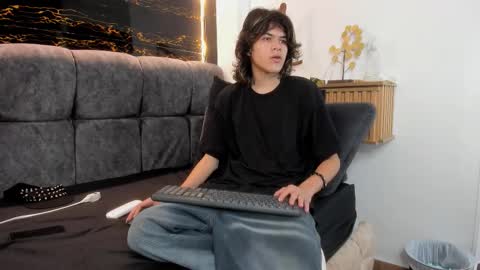 Snapshot of diamond_twink chatting on March 20, 2026, 1:49 pm diamond_twink online show from March 20, 2026, 1:49 pm