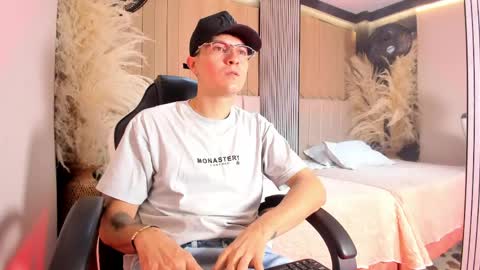 diamondss_1 online show from May 15, 2026, 8:49 pm