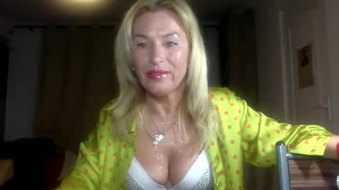 Snapshot of diana583578 chatting on March 19, 2026, 5:06 pm diana583578 online show from March 19, 2026, 5:06 pm