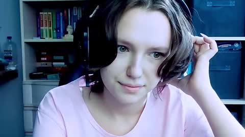 diana_back3 online show from October 4, 2025, 6:55 am