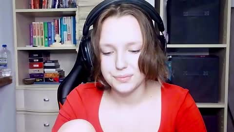 diana_back3 online show from October 18, 2025, 1:56 pm