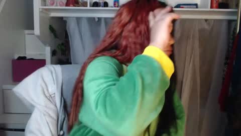 Snapshot of diana_smit_ chatting on December 5, 2024, 8:00 pm diana online show from December 5, 2024, 8:00 pm