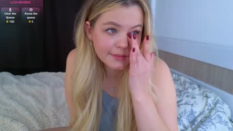 Snapshot of dianaholiday chatting on November 17, 2025, 7:47 am Olga online show from November 17, 2025, 7:47 am