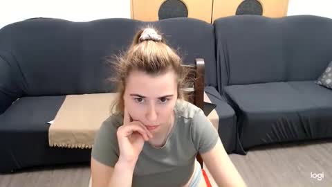 dianasmiey7 online show from December 4, 2024, 7:23 pm