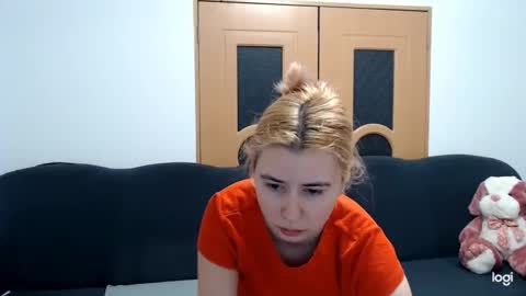 dianasmiey7 online show from February 14, 2025, 9:34 am