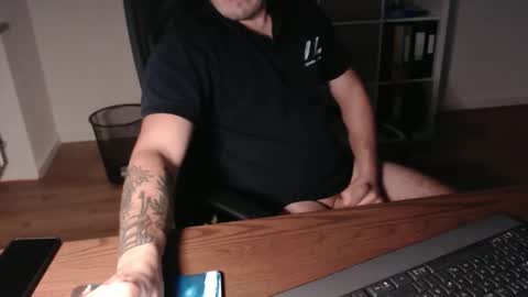 dickeeier96 online show from November 14, 2025, 4:17 pm