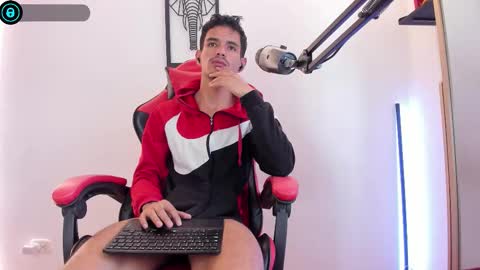 Diego lat online show from September 19, 2025, 9:04 pm
