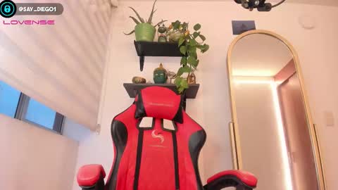 Diego lat online show from December 4, 2025, 10:40 pm