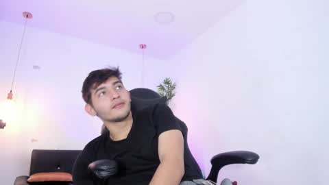 Snapshot of diegorogue_ chatting on December 11, 2024, 3:37 pm Diego rogue online show from December 11, 2024, 3:37 pm