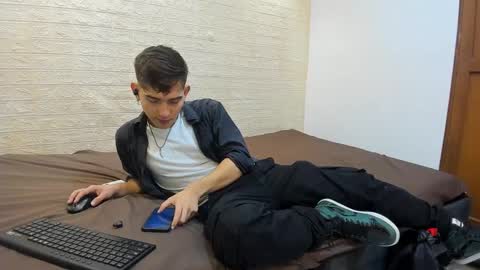 Snapshot of diegorogue_ chatting on December 18, 2024, 1:23 pm Diego rogue online show from December 18, 2024, 1:23 pm