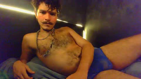 diemond_latinx98 online show from February 18, 2026, 5:36 am