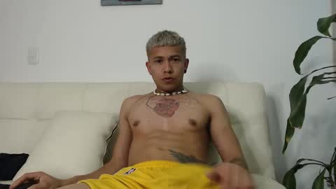 dilanxxx8888 online show from November 14, 2025, 3:49 am