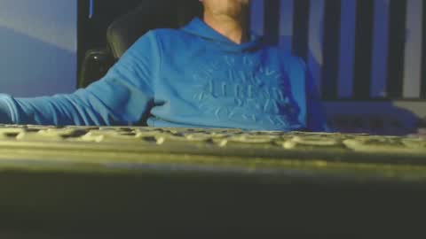 Snapshot of dildolover1278 chatting on December 19, 2024, 4:57 pm dildolover1278 online show from December 19, 2024, 4:57 pm