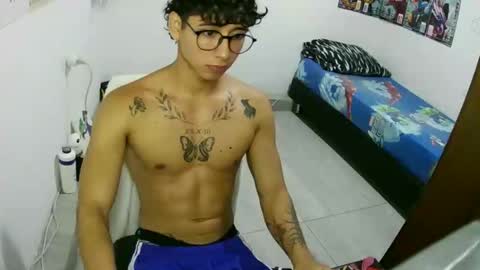 Snapshot of dillom420 chatting on December 2, 2025, 8:04 pm dillom420 online show from December 2, 2025, 8:04 pm