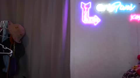 Snapshot of dimepiecexxx chatting on October 9, 2025, 2:31 am Sofie online show from October 9, 2025, 2:31 am