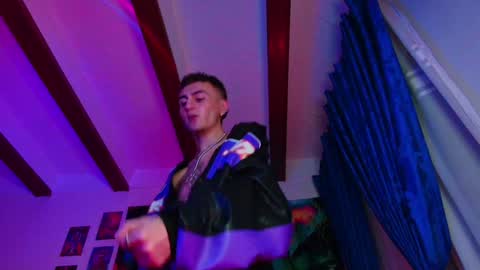 Julian Independent Model online show from December 5, 2024, 1:36 am