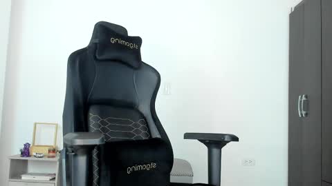 Snapshot of dimitricaruso chatting on February 28, 2025, 12:43 am dimitricaruso online show from February 28, 2025, 12:43 am