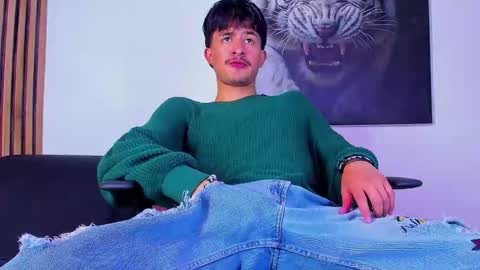 Snapshot of dimitrideluxe chatting on September 12, 2025, 7:36 pm Dimitri online show from September 12, 2025, 7:36 pm