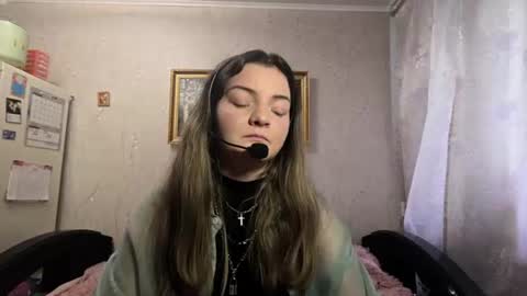 dimplehendrik online show from June 11, 2026, 9:18 am