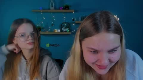 dina_bloom online show from December 23, 2025, 9:40 am