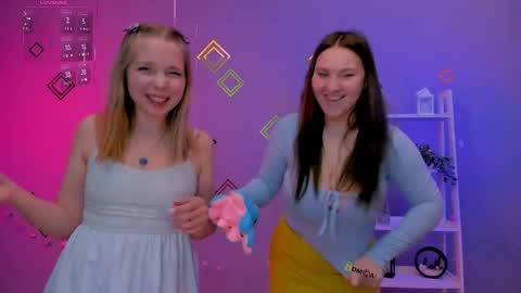 dina_bloom online show from April 8, 2026, 6:41 pm