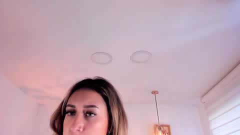 Snapshot of dina_ride chatting on December 11, 2024, 6:31 pm online show from December 11, 2024, 6:31 pm